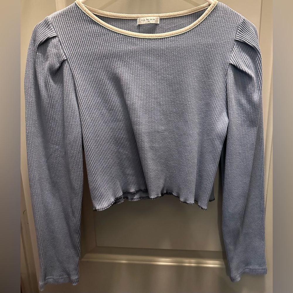 Glacier Size L Gray Cropped Thermal Top Pre-owned
